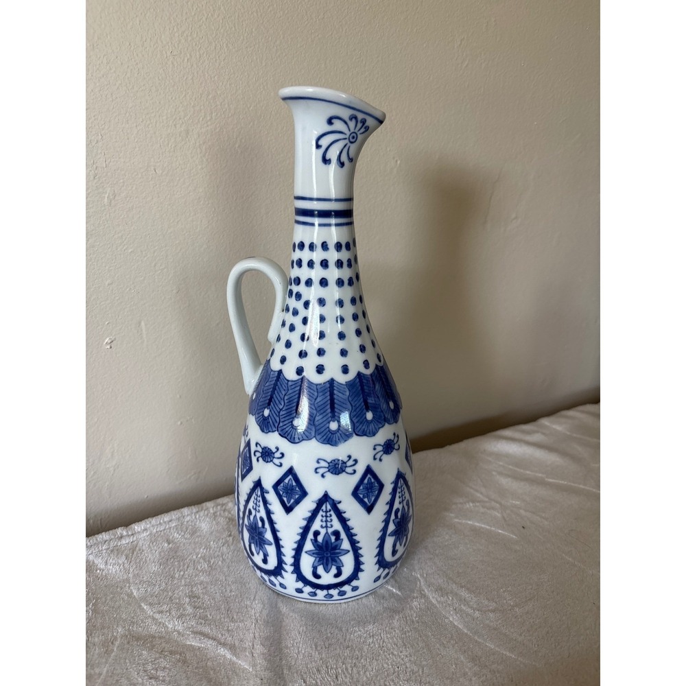 Art Collection Porcelain Pitcher Vase Unisex 11.5in Blue White Excellent Paisley